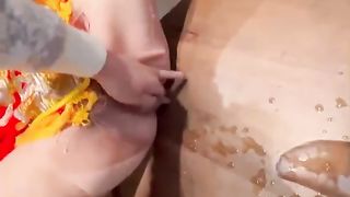 【69堂午夜视频】让姐姐穿上独特中式服装，上演霸王“淫’姬实现双洞序插，喷水式给大家拜年，水都喷我脸上来了，自己的亲姐知根知底内射起来也放心