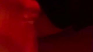 【69堂午夜视频】趁着姐姐休假约上她一起去酒吧，酒劲上头后在厕所里强迫姐姐喝尿