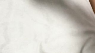 【69堂午夜视频】高二女儿琪琪的同班同学来我家找琪琪玩，被我用迷药同时迷晕