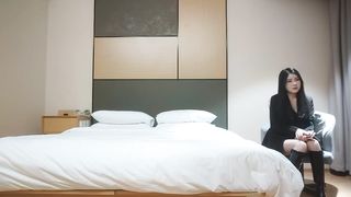 【69堂午夜视频】高级探花包臀裙长靴拿起便开操深入打桩淫荡骚叫