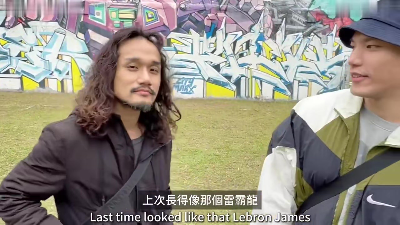 【69堂午夜视频】《鱿鱼游戏 2男操花臂嫩妹，身体油亮亮，精液喷射在脸上