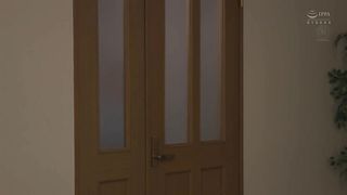 【69堂午夜视频】人妻秘书，汗水与热吻交织的社长室激情交合3