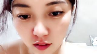 【69堂午夜视频】哺乳期大奶人妻露脸深夜跟小哥激情啪啪大秀直播，跟狼友撩骚互动，激情上位大奶子乱甩，淫水多多特写展示