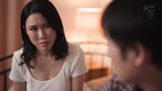 【69堂午夜视频】我弄坏了宅男继子的充气娃娃，被迫成为替代品1