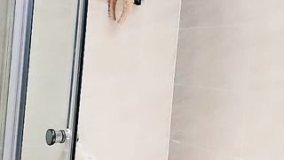 【69堂午夜视频】白丝高跟露脸高颜值小懒猫深夜激情大秀诱惑狼友，揉奶玩逼特写展示，跳蛋塞逼里道具抽插，浴室诱惑尿尿刺激