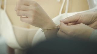 【69堂午夜视频】优娜引退作-新娘的花嫁5P