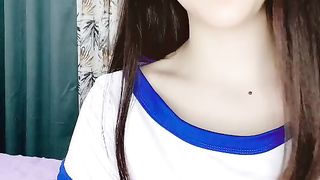 【69堂午夜视频】制服诱惑，高挑白皙妹子，漏奶装 乳头很粉的，大长腿想入非非