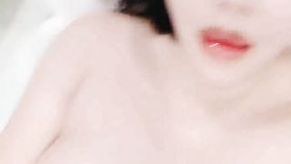 【69堂午夜视频】大奶肥臀无毛逼，全程露脸的小骚货跟大哥激情啪啪直播，深喉口交大鸡巴让大哥揉奶玩逼，各种体位爆草蹂躏