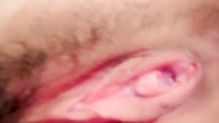 【69堂午夜视频】新人小少妇露脸一个人穿着吊带睡衣发诱惑狼友，揉奶玩逼道具抽插特写展示小洞洞，尿尿给狼友看淫声荡语不断