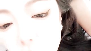 【69堂午夜视频】西奶带闺蜜伺候大哥玩双飞，全程露脸一起舔弄大鸡巴，淫声荡语让大哥轮草抽插，高潮不断冒白浆精彩又刺激