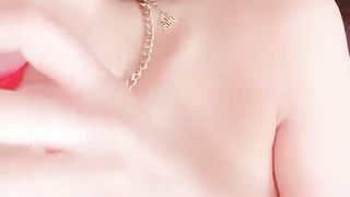 【69堂午夜视频】超级模特苗条好身材，粉红嘴唇，多角度特写粉红鲍鱼，自己尝尝自己淫水