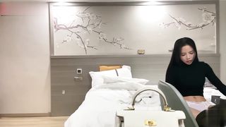 【69堂午夜视频】跨年礼炮淫新年 娇俏少妇秀色可餐