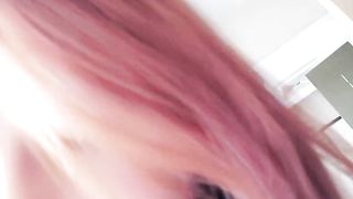 颜值不错的小少妇露脸激情大秀，逼里塞着炮击抽插，跟狼友撩骚互动脱光光，揉奶玩逼跳蛋自慰淫荡，浪叫不止