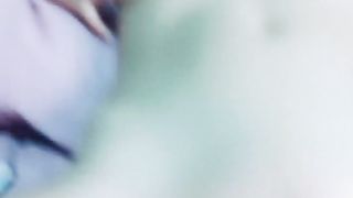 【69堂午夜视频】乖女儿又来了全程露脸跟妈妈一起大秀直播，被妈妈扒光了吃奶玩逼AV棒摩擦阴蒂，特写展示粉嫩还没几根毛毛