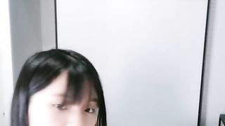 【69堂午夜视频】大奶母狗来了，露脸高颜值这是在跳裸体健身操吗，乖巧听话给小哥口交大鸡巴，抽着小烟自慰无毛白虎逼逼刺激