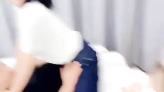 【69堂午夜视频】白丝露脸心悦颜值小妹发骚诱惑狼友，揉奶玩逼好姐妹帮忙道具抽插蹂躏，给大哥撸鸡巴吃奶