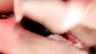 【69堂午夜视频】销魂的人妻少妇露脸发骚，大黑牛塞进骚穴抽插搅拌摩擦，浪叫呻吟表情好骚，喷水展示真刺激，揉奶浪叫好骚啊2528