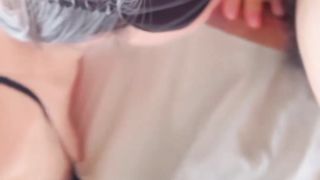 【69堂午夜视频】偷偷把她的自慰棒换成我的鸡巴，插的她高潮