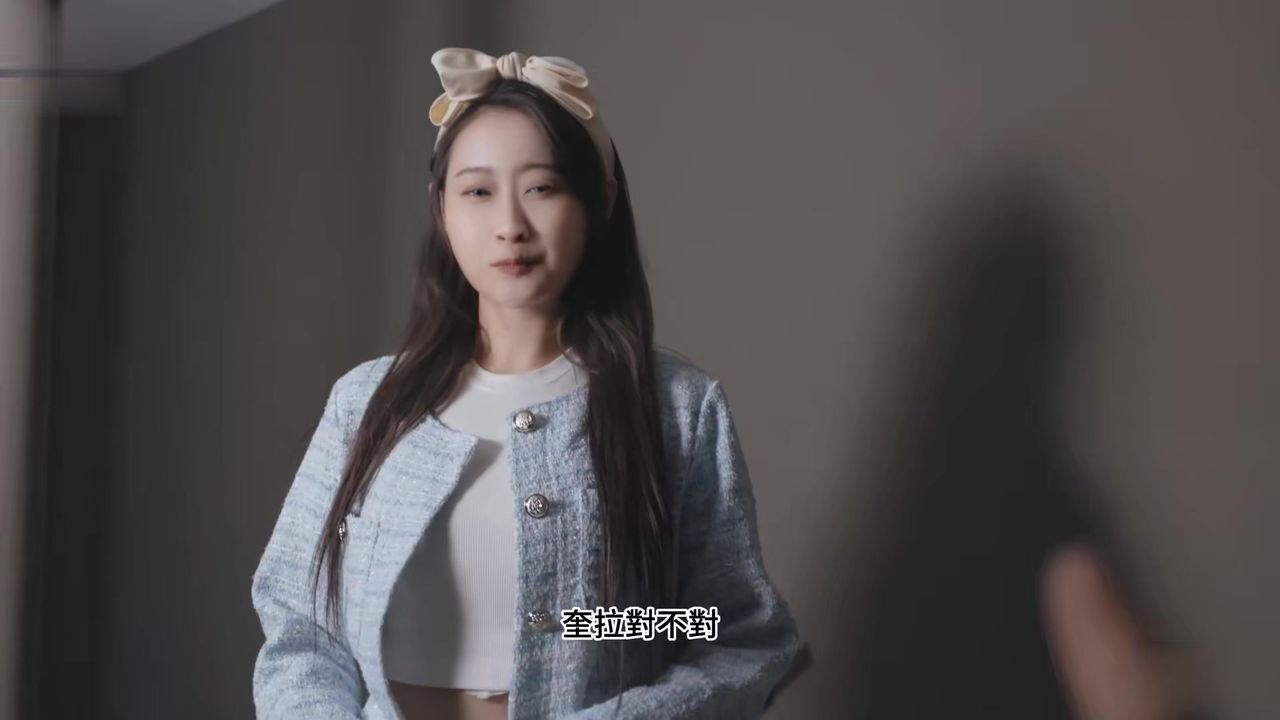 【69堂午夜视频】展开大腿进行摩，骚穴随时准备变成我的形狀