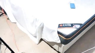 【69堂午夜视频】颜值不错的风骚女友乖巧听话给小哥舔弄大鸡巴， 一点都不抗草让小哥从床上干到沙发，浪叫呻吟不止精彩刺激