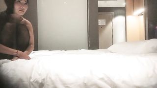 【69堂午夜视频】黑丝主动品尝男主鸡巴，舌头灵活挑逗