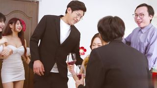 【69堂午夜视频】淫荡新娘婚礼派对在丈夫旁边被操了