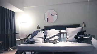 【69堂午夜视频】约170高端妹子一来看动画片看着看着就把他的骚穴填满了