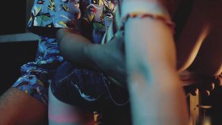 【69堂午夜视频】牛仔裤精神小妹不住的勾引我必须用大鸡巴给她一点教训