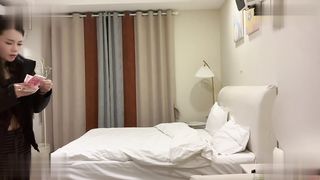 【69堂午夜视频】05年还在上学的小护士身材非常瘦小前面还有调情服务妹子挺饥渴耐操全程抱着我的