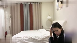 【69堂午夜视频】05年还在上学的小护士身材非常瘦小前面还有调情服务妹子挺饥渴耐操全程抱着我的