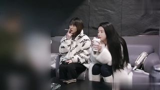 【69堂午夜视频】爱聊天的白靴子姐妹花爱看靴子的兄弟们有福了聊了半个多小时才开始狠狠干两个搔逼