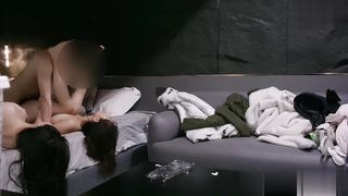 【69堂午夜视频】爱聊天的白靴子姐妹花爱看靴子的兄弟们有福了聊了半个多小时才开始狠狠干两个搔逼