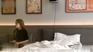 【69堂午夜视频】约了一个旅游的妹子皮肤滑滑的后入一直说太大了很痛操得流眼泪了