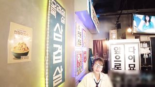 【69堂午夜视频】韩国旅游色情乱交爆干眼镜黑色过膝袜导游