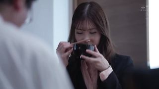 【69堂午夜视频】被公司的人知道我就完蛋了巨乳OL不为人知的另一面