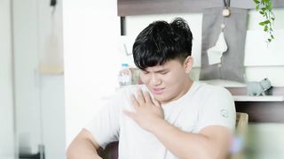 【69堂午夜视频】性别转换美女变猛男体验跨性做爱