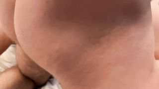 【69堂午夜视频】把荡妇轮奸，在肛交和阴户中用力性交，依次在所有洞中