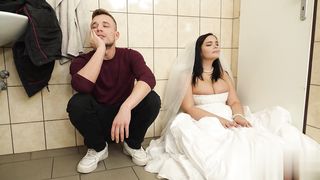 【69堂午夜视频】新婚女孩的饥渴勾引，新娘的骚逼必须被操翻