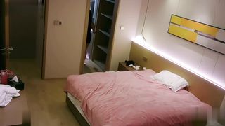 【69堂午夜视频】花一万元约的是号称十八线的华策旗下女艺人，比较在乎形象不是很放得开