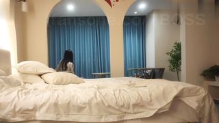 【69堂午夜视频】大圈美女身材苗条颜值高把她的大长腿架在肩上狠狠蹂虐