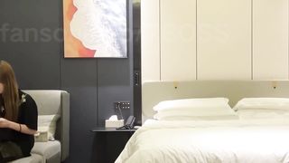 【69堂午夜视频】外表很清纯的兼职学生妹各种姿势爆插她的小黑B