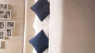 小瑜寻欢记约了个丰满身材坦克妹子，按头插嘴上位骑坐抽插翘屁股后入，呻吟娇喘非常诱人