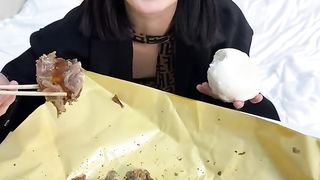 【69堂午夜视频】豹纹精神小妹用一顿麻辣烫就拿下了